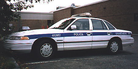 Grand-Mere Police (77619 Byte)